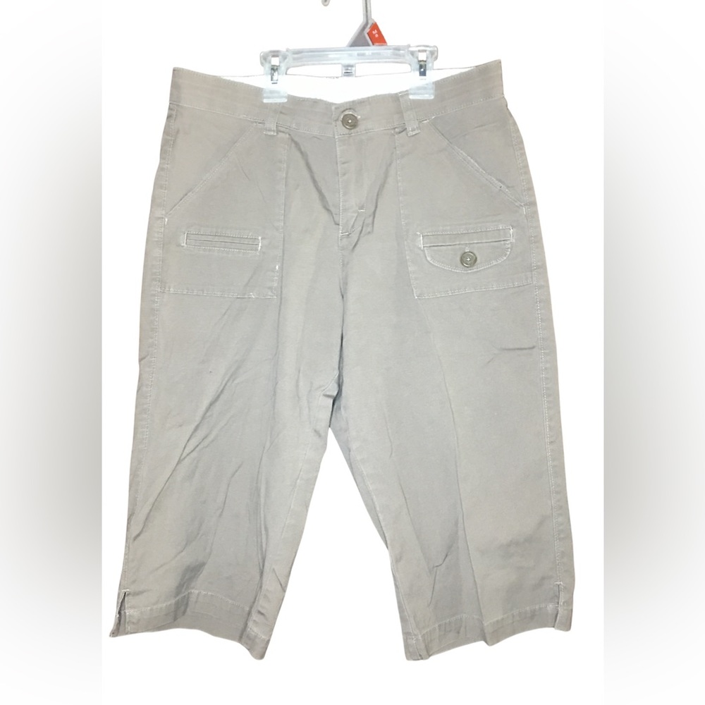 Womens size 6 capris